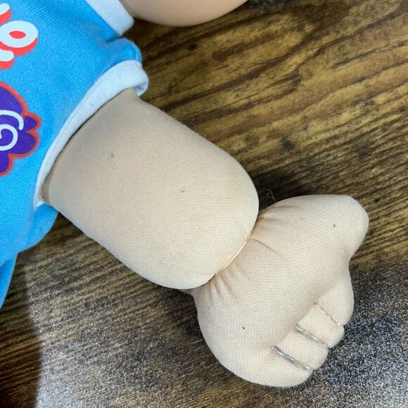 2014 OAA CABBAGE PATCH DOLL SILK HAIR BLUE EYES BROWN Curly HAIR - Picture 13 of 15